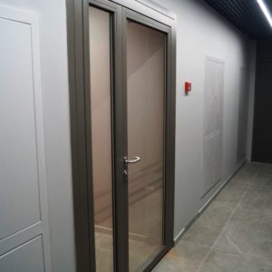 Алюминиевая дверь 1300×2200 мм. Алюминиевая дверь 1300×2200 мм.